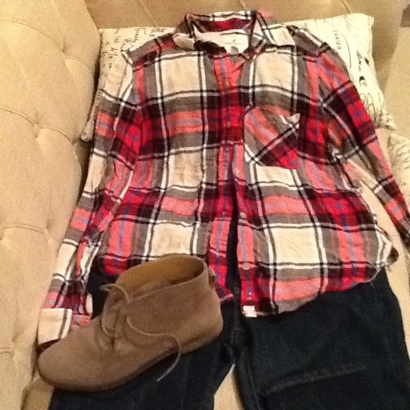 XS Boyfriend Fit American Eagle Soft Flannel - Picture 2 of 7